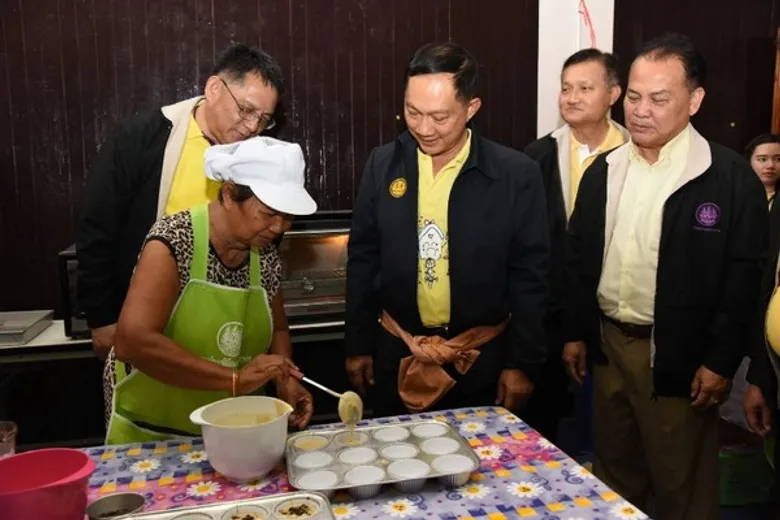 รมว.แรงงาน ลงพื้นที่อีสาน ให้กำลังใจผู้มีรายได้น้อยเมืองยโส-อุบล