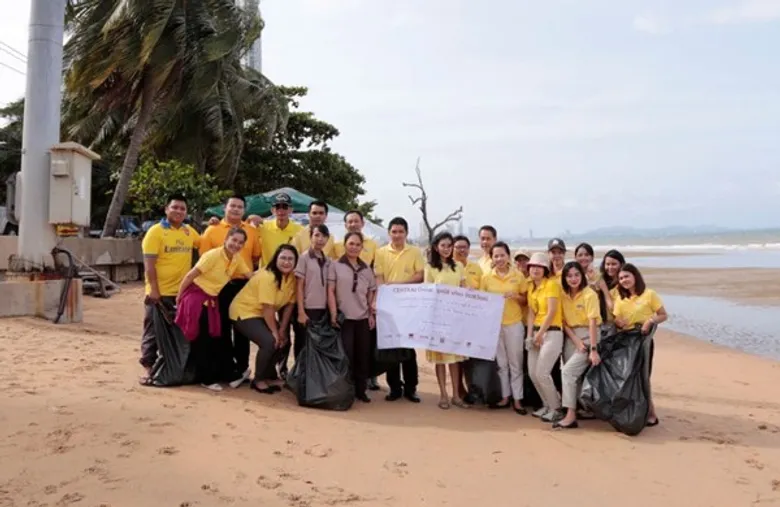 โรงแรมเซ็นทรา บายเซ็นทารา มาริส รีสอร์ท จอมเทียน นำทีม จัดกิจกรรมทำบุญตักบาตรและจิตอาสา “เราทำความดี ด้วยหัวใจ”