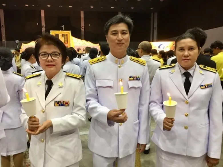 รักษาการรองผู้อำนวยการองค์การสวนพฤกษศาสตร์ พร้อมด้วยบุคลากรองค์การสวนพฤกษศาสตร์ เข้าร่วมพิธีถวายเครื่องราชสักการะและร่วมพิธีจุดเทียนถวายพระพรชัยมงคล
