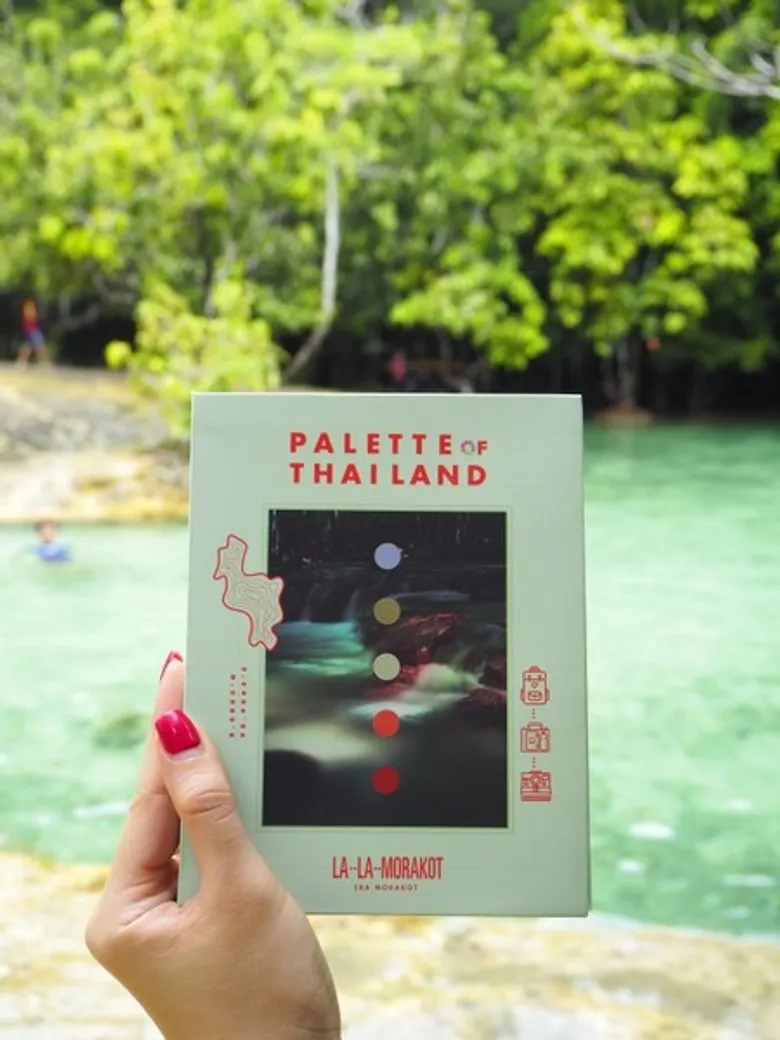 “ลาลา มรกต” สีสันความลับที่ซ่อนอยู่ใต้ผืนน้ำมรกตกลางป่า 1 ใน 5 ลายแทงสีสันจาก Platte of Thailand
