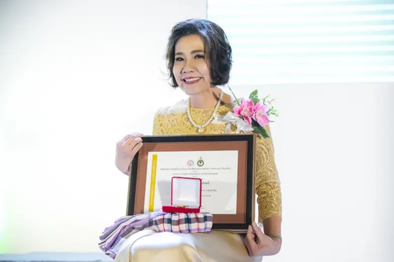 รองศาสตราจารย์ ดร.เสาวณีย์ ไทยรุ่งโรจน์ อ...