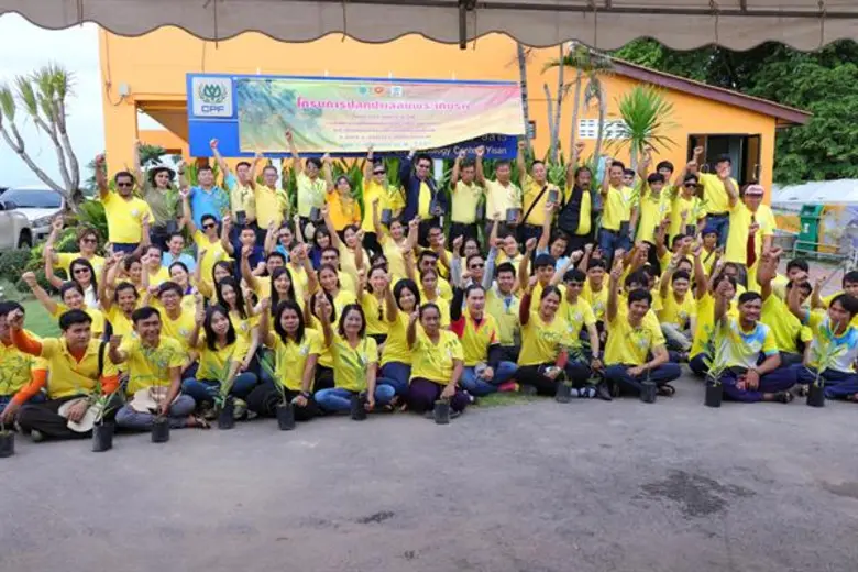 สภาเกษตรสมุทรสงคราม หอการค้าฯจับมือซีพีเอฟ  สืบสาน “โครงการเก้าล้านกล้า ปลูกป่าเฉลิมพระเกียรติ”