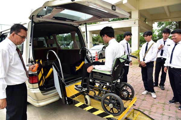 ชุดไฮดรอลิกเคลื่อนย้ายผู้ป่วยจากรถยนต์
