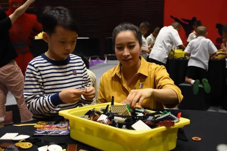 “มิดไนท์ แฟมิลี่ ช่อง 13” พาน้องกว่า 80 คน เปิดประสบการณ์งานเลโก้ระดับโลก