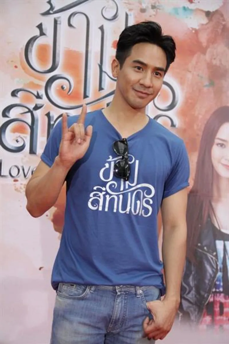 โป๊ป-ชิปปี้ นำทีมนักแสดงและแฟนละคร ร่วมส่งต่อสิ่งดีๆ สู่สังคม ในกิจกรรม “ข้ามสีทันดร Love & Share Charity”