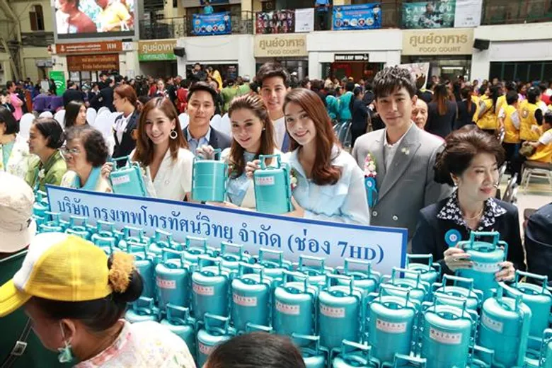 นักแสดง-ผู้ประกาศข่าว ช่อง 7HD ร่วมจัดเลี้ยงอาหารพระราชทาน เนื่องในโอกาสสัปดาห์วันแม่แห่งชาติ ประจำปี 2561