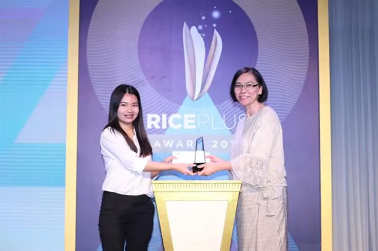 วิทยาศาสตร์ฯ มธ. รุกโบท๊อกผลไม้ไทย เปิดตัว “ฟิล์ม ทู ฟลาย” นวัตกรรมชะลอความสุกพืชผลเกษตรจากใบยี่หร่า ประเดิมชะลอ “กล้วยหอม” ได้นานถึง 2 เดือน