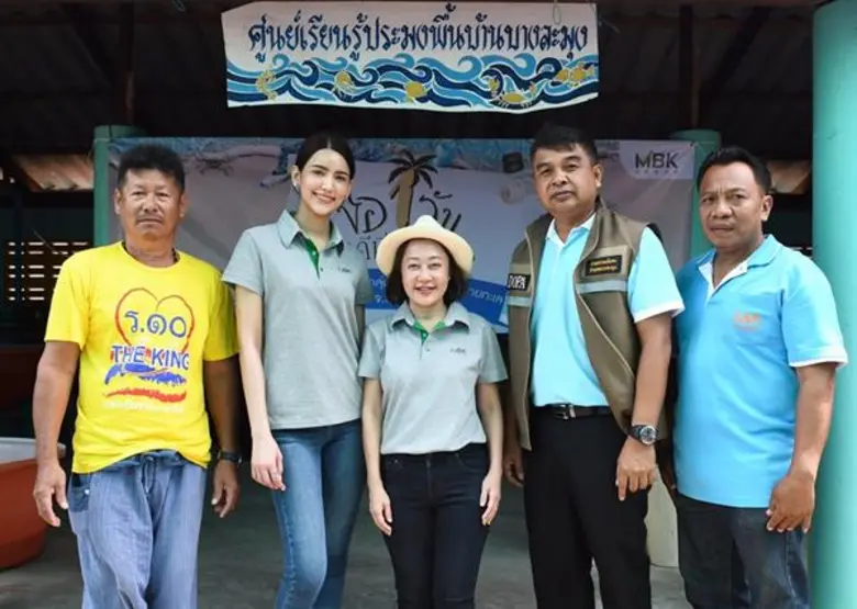 นางสาวศิรฐา สุขสว่าง (กลาง) ผู้ช่วยกรรมกา...
