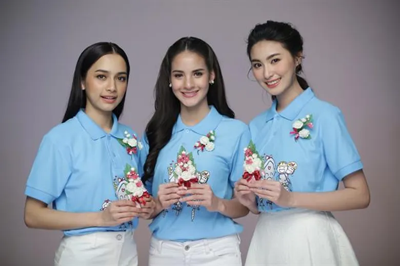 มิสทีน ไทยแลนด์ พร้อมใจใส่เสื้อสีฟ้าต้อนรับ “วันแม่แห่งชาติ” พร้อมชวนอุดหนุนดอกมะลิ สภาสังคมสงเคราะห์ สื่อแทนความรัก