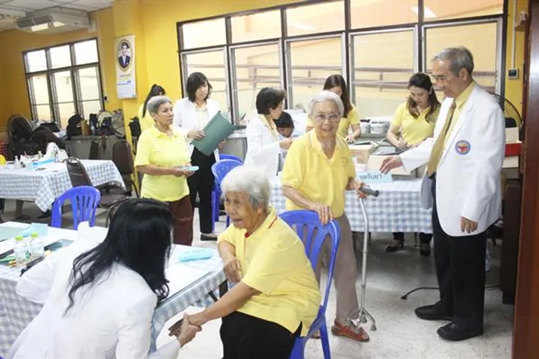 สมาคมแพทย์ผิวหนังรำลึกพระคุณของแม่ จัดหน่วยแพทย์เคลื่อนที่รักษาผู้ป่วยสูงอายุที่บ้านบางแค 2