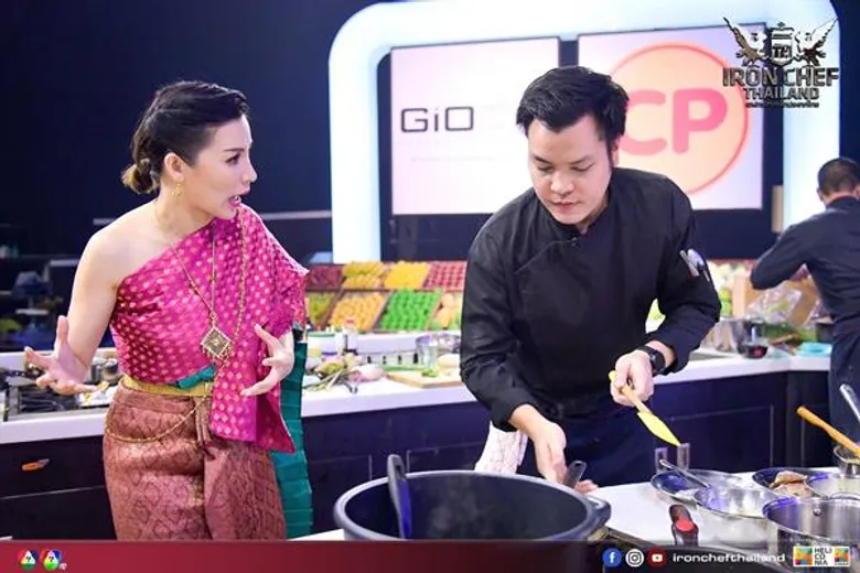 ทีวีไกด์: รายการ "เชฟกระทะเหล็ก ประเทศไทย" สะพรึง!!วัตถุดิบสุดหลอน “เชฟแน๊ต”เปิดศึกพลิกตำราท้าไขว้ “เชฟอาร์ท”