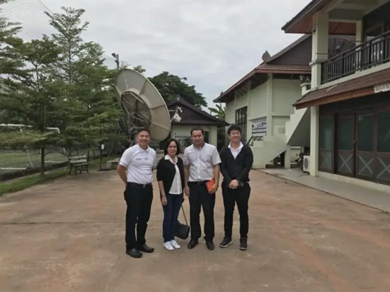 คุณสมภพ ศักดิ์พันธ์พนม (ซ้ายสุด) ประธานกร...