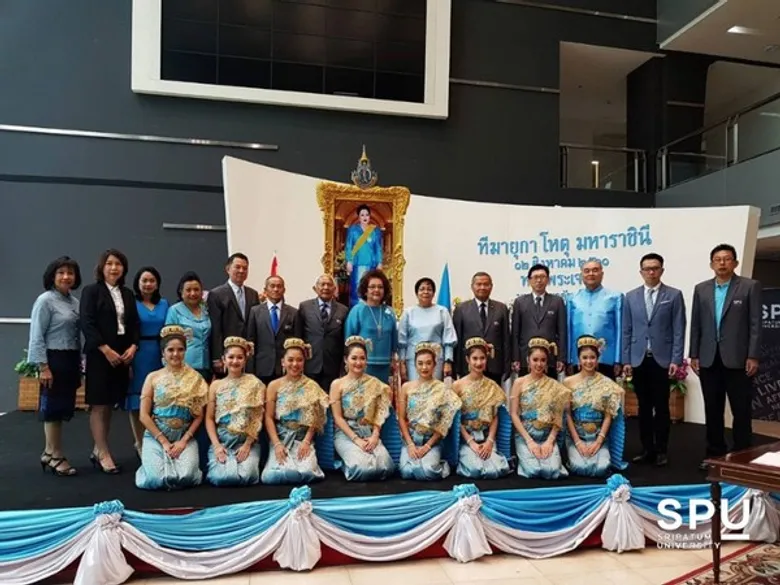 ชาว ม.ศรีปทุมร่วมพสกนิกรถวายพระพรเฉลิมพระชนมพรรษา 86 พรรษา