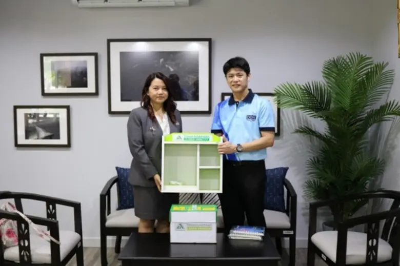 ตัวแทนผู้บริหาร รพ.ลานนา คุณจิราลักษณ์ จั...
