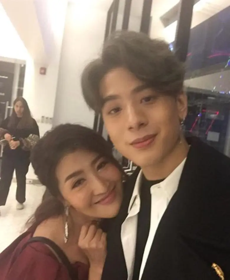 บอกรักแม่ในแบบ “เติร์ด-ปอร์เช่-ริว” ไนน์ บาย นาย