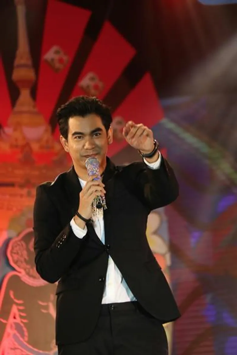“พอร์ช-มิกค์-แบงค์-ฌอห์ณ-ฐิสา-พิม-มุกดา” พระนางสุดฮอต ช่อง 7HD ยกทัพเรียกเสียงกรี๊ดสนั่นเวที “7สีคอนเสิร์ต ออนทัวร์” จ.สุราษฎร์ธานี