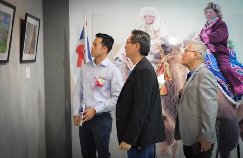 THE STEPPES OF WESTERN MONGOLIA “ทุ่งหญ้ามองโกเลียภาคตะวันตก” นิทรรศการภาพถ่ายมองโกเลีย ณ Exhibition Hall หอศิลป์ คณะศิลปกรรมศาสตร์ มหาวิทยาลัยบูรพา จัดแสดง 9 – 17 สิงหาคม 2561