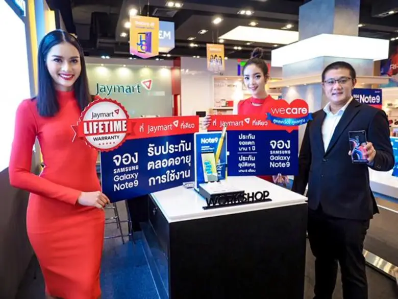 นายดุสิต สุขุมวิทยา (ขวา) ประธานเจ้าหน้าท...
