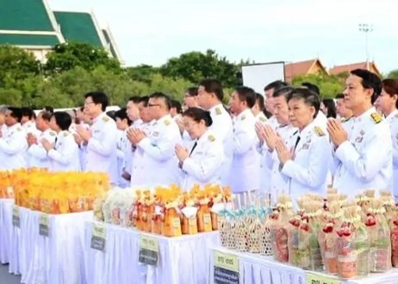 ส.ป.ก.ร่วมพิธีทำบุญตักบาตรและลงนามถวายพระพรเนื่องในโอกาสวันเฉลิมพระชนมพรรษา ๘๖ พรรษา สมเด็จพระนางเจ้าสิริกิติ์ พระบรมราชินีนาถ ในรัชกาลที่๙ ๑๒ สิงหาคม ๒๕๖๑ ณ มณฑลพิธีท้องสนามหลวง และพระบรมมหาราชวัง