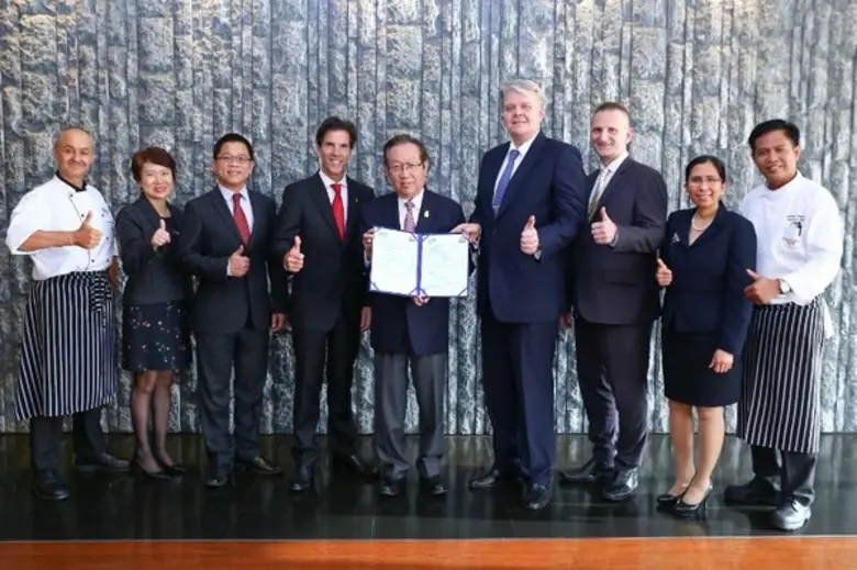 ภาพข่าว: โรงแรมเซ็นทาราแกรนด์ฯ เซ็นทรัลเวิลด์ คว้ารางวัลมาตรฐานสากล ISO 20121 ระบบการบริหารการจัดงานอย่างยั่งยืน