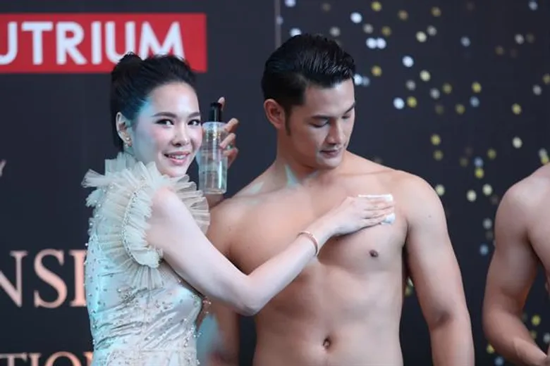 “เฟรยา คลีนซิ่ง” เปิดตัวคลีนซิ่งน้ำแร่ประจุลบ นวัตกรรมจากญี่ปุ่น คว้าสาวฮอต “โบวี่ อัฐมา” เป็นพรีเซ็นเตอร์คนแรก พร้อมชวน “โอม อิทธิศักดิ์ จิ๊บ ปกฉัตร-บอส พุทธิพงษ์ -ปาย สิตางค์” ร่วมพิสูจน์ความสะอาดล้ำลึก