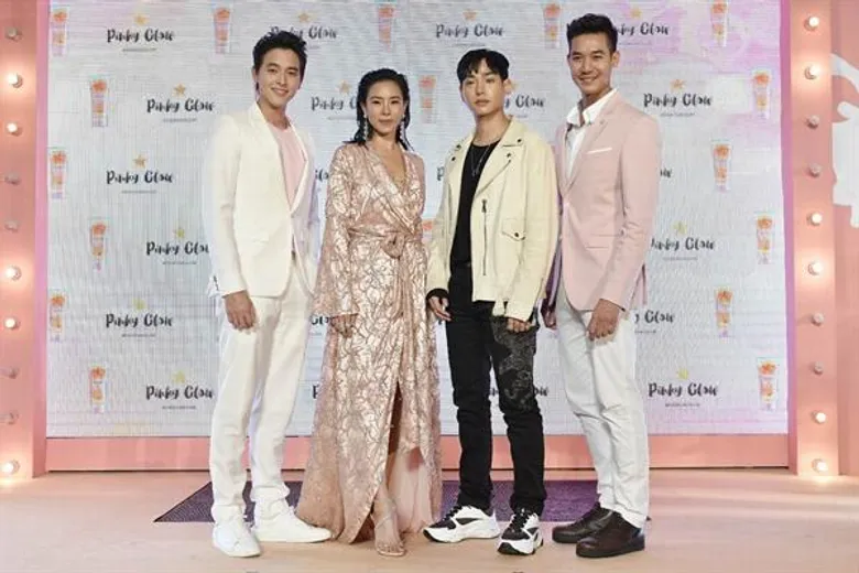 บอส “คริส” เปิดตัว “Pinky Glow” “เวียร์-เจมส์”ร่วมพิสูจน์ความหอม-เนียนนุ่ม