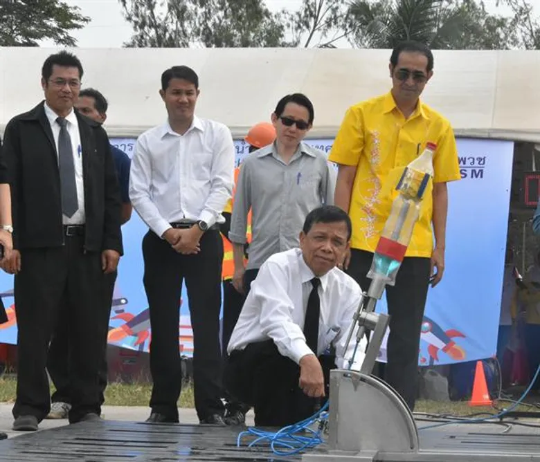 มรภ.สงขลา เปิดสนามประชันจรวดขวดน้ำ-เครื่องบินกระดาษพับ