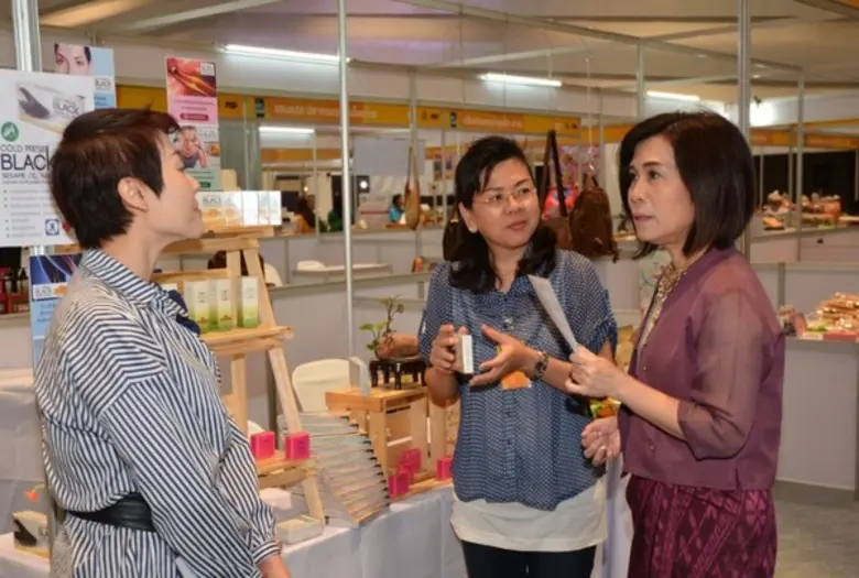 พาณิชย์รุกคืบ สนองนโยบายรัฐ ช่วยเศรษฐกิจฐานราก เปิดตลาดออนไลน์ จัดงาน “Offline 2 Online Expo 2018” เดินสายขยายตลาดทั่วทุกภูมิภาค
