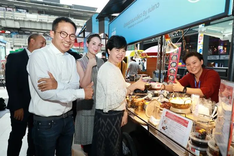 ททท. ร่วมกับ กลุ่มวังขนาย และ ออล ออฟ ลัค จัดงาน Bangkok Street Food – Canopy Eat up! ครั้งแรก! กับการรวมตัวของเหล่าเจเนอเรชั่น Y ทายาทผู้สืบทอด Street Food เมืองไทย ตัวจริง เสียงจริง!