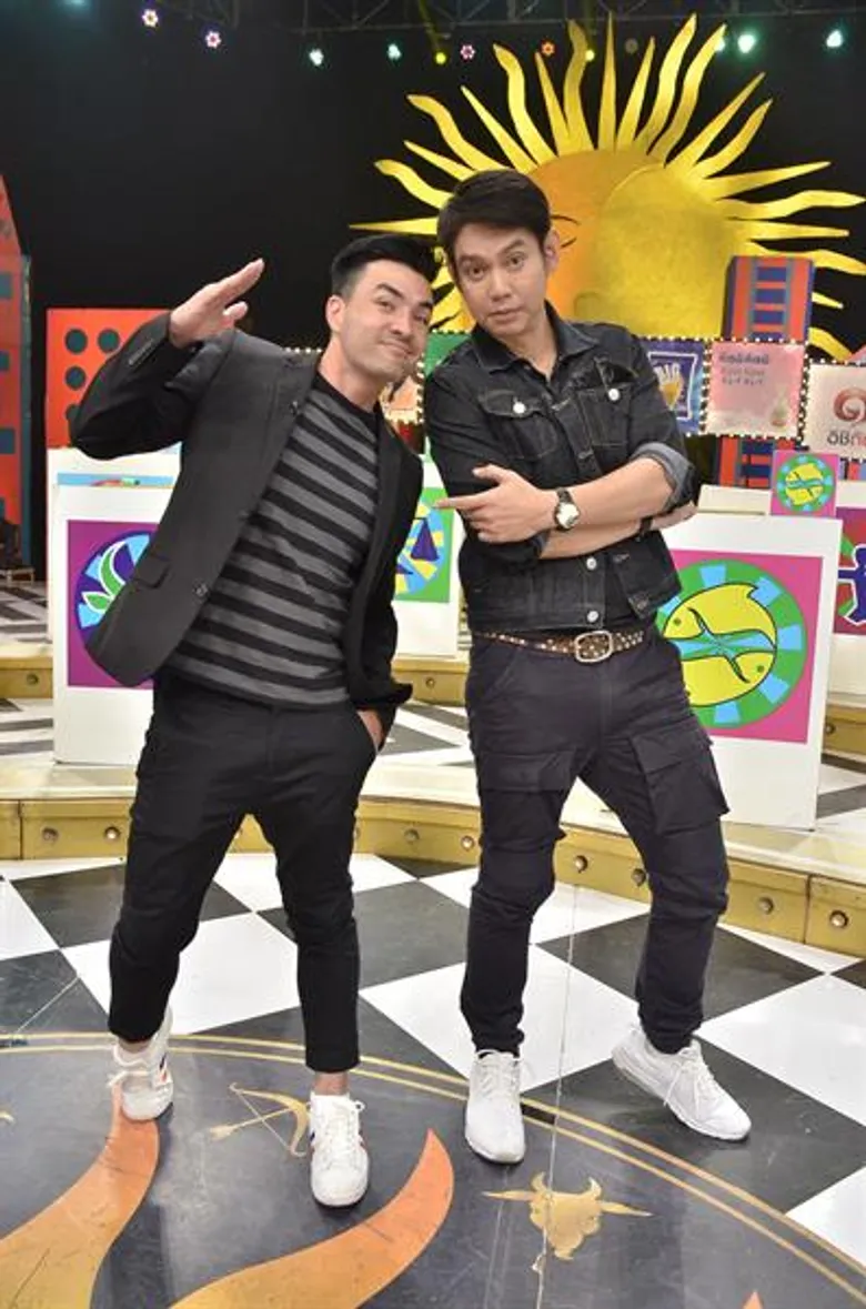 ทีวีไกด์: รายการ “ศึก 12 ราศี” ตลกไม่ออก!! “ตั๊ก-บริบูรณ์” เจอผีในกองถ่าย หวั่นโดนฟันธง!! มีเกณฑ์โดนผีสิง!!