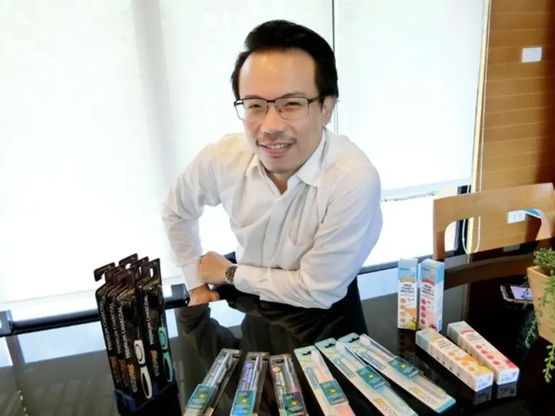 แปรงสีฟันแบรนด์ "BRUSH ME" (บลัชมี) ที่เล็กแต่ไม่ทำ...