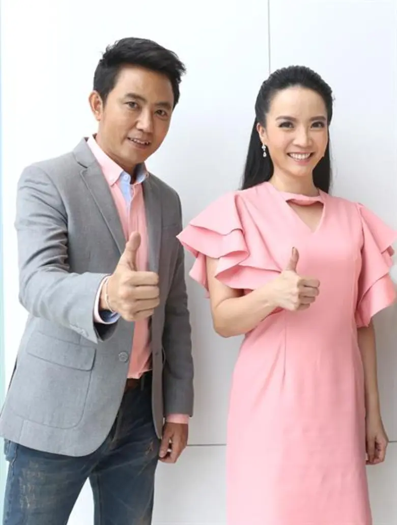 2 ผู้ประกาศ อู๋-สถาพร ริยะป่า และ หลี่แช–...