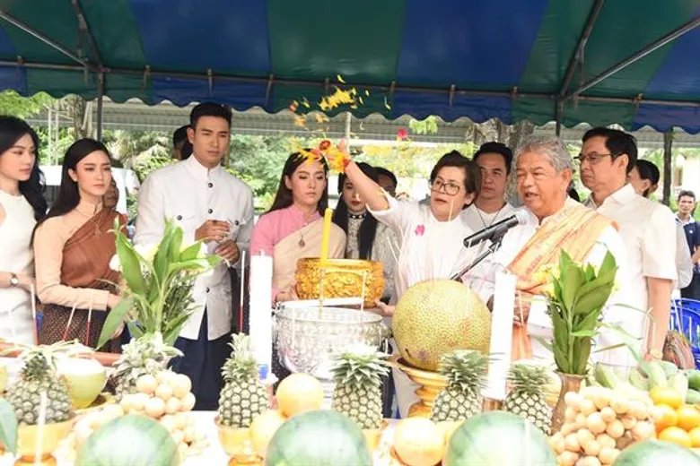 ภาพข่าว: บวงสรวงละคร “ปี่แก้วนางหงส์” ดัง ดัง ดัง ปัง ปัง ปัง