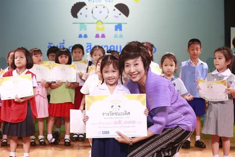 น้องแซลมอน & น้องไอริช คว้าแชมป์หนูน้อยนักเล่านิทาน ปีที่ 13