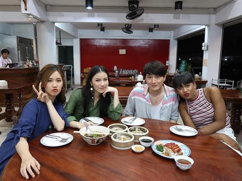 ทีวีไกด์: รายการ “#TEAMGIRL” “เจนนี่-มุก-เจน” ควง “คริส” ตะลุยย่านโชคชัย 4 จัด “5 ร้านอร่อยคับซอย”