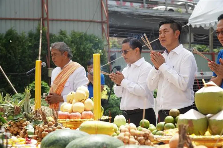 “สิงห์ คอมเพล็กซ์” จัดพิธีตั้งศาลพระพรหมเสริมความเป็นสิริมงคล ดีเดย์เปิดให้บริการ 1 ตุลาคมนี้