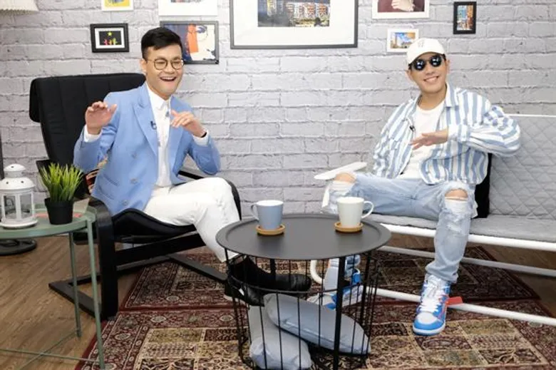 ทีวีไกด์: รายการ “Loukgolf’s English Room” แขกรับเชิญ โต้ง Twopee Southside O/A วันอาทิตย์ที่ 26 สิงหาคม นี้ เวลา 13.00 น.