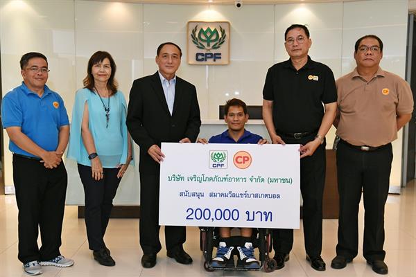 นายอรรคพล กุลประดิษฐ์(ที่ 2 จากขวา) เลขาธ...