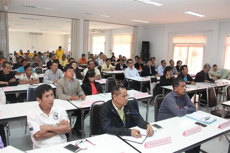 กยท. เปิดโต๊ะเจรจาร่วมสถาบันเกษตรกรฯ เปิดล็อตแรกขายยางแผ่นรมควัน 3,000 ตัน