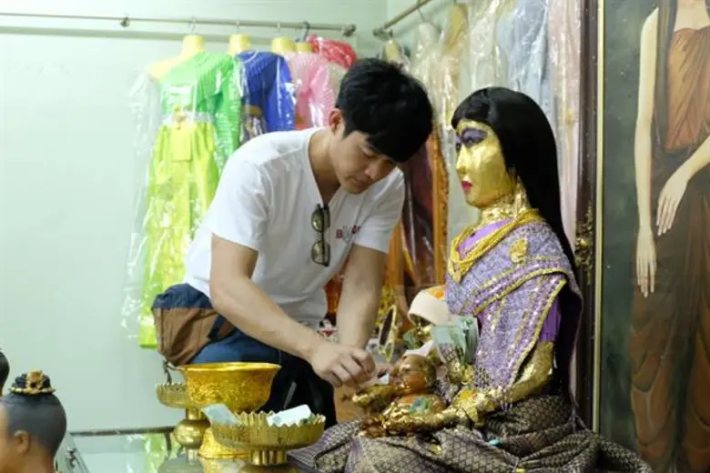 “บอย-ถกลเกียรติ” นำทีม “แม่นาคพระโขนง 2561” ไหว้ “ย่านาค” พร้อมมอบเงินบำรุง “วัดมหาบุศย์”