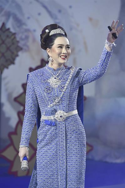“แอน จักรพงษ์” 40 กะรัต สวย และ รวยมาก ลั่น ! ปีทองของชีวิต...ครึ่งปีหาเงินได้เกือบพันล้าน