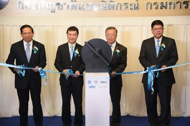 บีเอ็มเอ็น ลงนามร่วมกับ กรมการกงสุล กระทรวงการต่างประเทศ จัดตั้งสำนักงานสัญชาติและนิติกรณ์ที่ สถานีรถไฟฟ้าเอ็มอาร์ที คลองเตย ครั้งแรกของการให้บริการนอกกระทรวง มอบความสะดวกสบายแก่ประชาชนยิ่งขึ้น