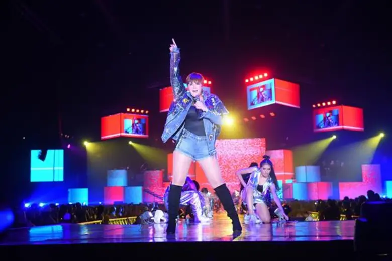 "90's NONSTOP CONCERT"  ระเบิดกำแพงค่ายเพลง แฟนเพลงยุค 90  จัดเต็ม แดนซ์ มันส์สนั่น ฮอลล์สะเทือน