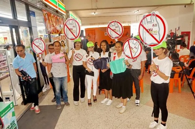 มข.หนุนสร้าง Green & Smart Campus จับมือ 7-Eleven กำหนดมาตรการจูงใจคนมหาวิทยาลัยลดใช้ถุงพลาสติก ตั้งเป้าตลอดโครงการลดขยะได้ไม่ต่ำกว่า 6 หมื่นใบ