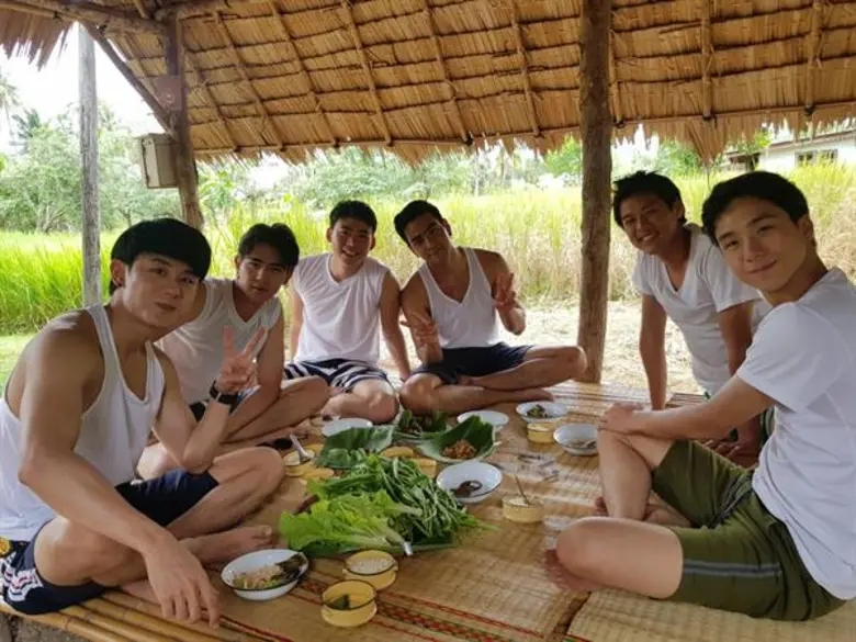 แก๊งหนุ่มเฟี้ยว หนีเมืองกรุง มาเป็นหนุ่มช...