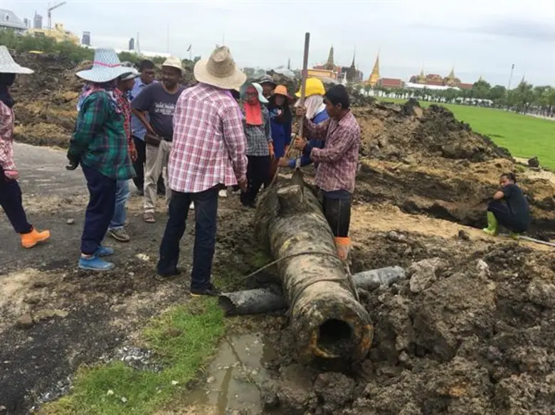 กรมศิลปากร เผยความคืบหน้าขุดพบปืนใหญ่แบบโบราณ ในพื้นที่สนามหลวง ระบุเป็นปืนใหญ่โบราณแบบเดียวกับที่เก็บรักษาในพิพิธภัณฑสถานแห่งชาติ พระนคร กรมศิลปากร เตรียมขอพระบรมราชานุญาตนำปืนใหญ่เก็บรักษาเป็นโบราณวัตถุ