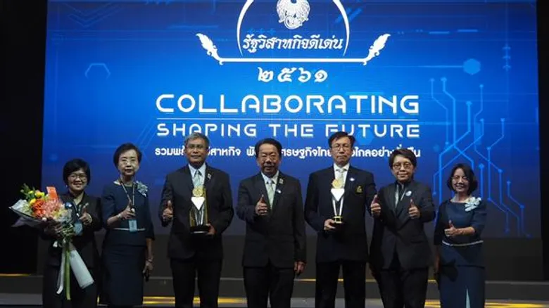 SME Development Bank คว้า 2 รางวัลรัฐวิสาหกิจดีเด่น ประจำปี 61 ด้าน “พัฒนาองค์กรดีเด่น” ควบ “ความร่วมมือเพื่อการพัฒนา” จากผลงานยกระดับการทำงานหนุนผู้ประกอบการเอสเอ็มอี