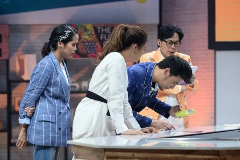 ทีวีไกด์: รายการ "Crazy Market ตลาดสัมผัส" คณิตศาตร์ทำประสาทแหลก!!! คนอื่นขอบาย “ดีเจอ๋อง” ขอสู้ ไม่หวั่นเจอคำนวณตัวเลขนับร้อย