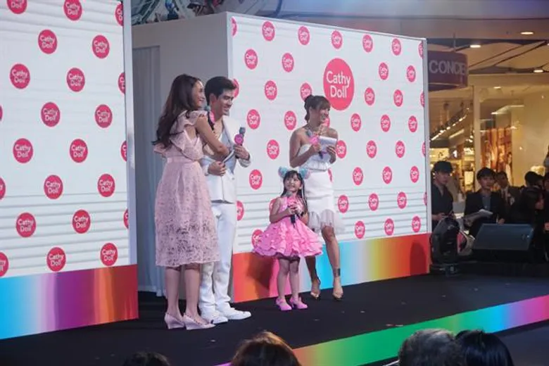 “เคที่ดอลล์” ตอกย้ำความแรง สามีแห่งชาติ คว้าตัวพระเอกแห่งปี “ฟิล์ม-ธนภัทร” พรีเซนเตอร์คนใหม่ล่าสุดของ “Cathy Doll CC Cream”