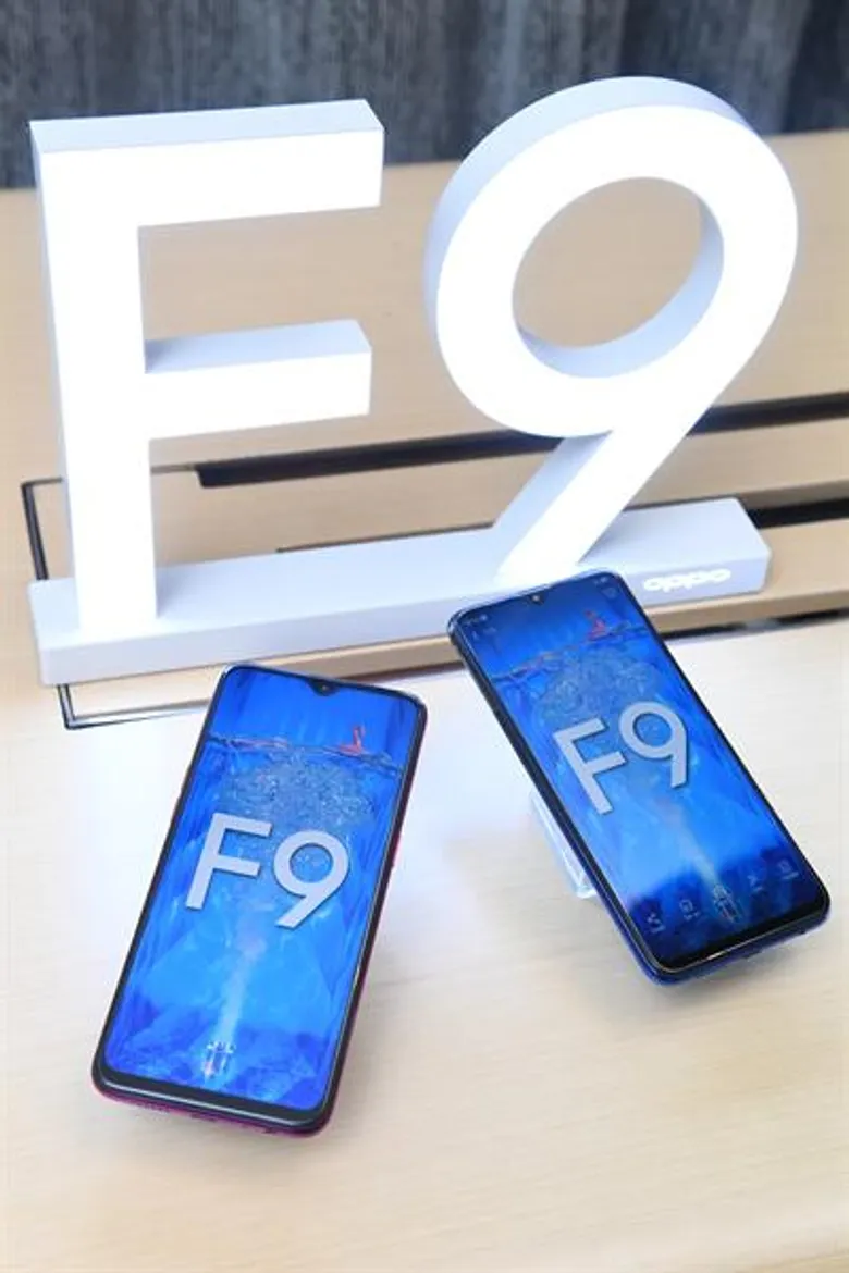 ออปโป้ ขึ้นแท่นเบอร์ 2 ตลาดสมาร์ทโฟนไทยไตรมาส 2 ปี 61 เปิดตัว OPPO F9 สมาร์ทโฟนใหม่ดีไซน์ล้ำ สเปคแรง เน้นย้ำความเป็นผู้นำนวัตกรรมเทคโนโลยี และดีไซน์ปฏิวัติวงการ